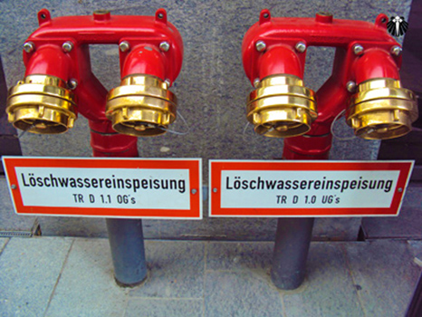 Nem me pergunte o que está escrito aqui, mas é o hidrante! Thumb