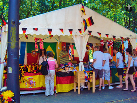Portão de Brandenburger - Praça de alimentação lado norte, FifaFanFest 2010. Thumb