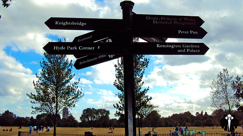 Setas indicativas no Hyde Park