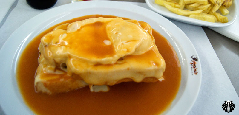Francesinha - Sanduíche exclusivo na cidade do Porto.