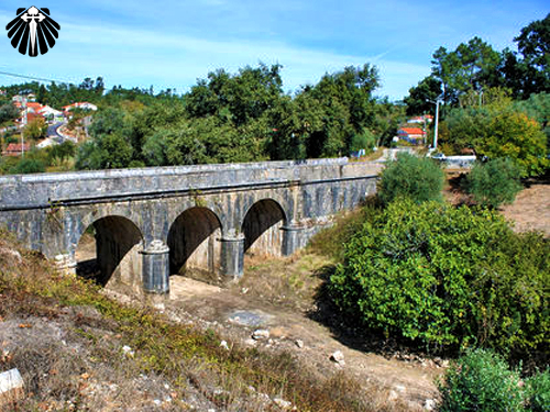 Em alguns trechos pode-se deparar com construções antigas ou pelo menos curiosas! Thumb