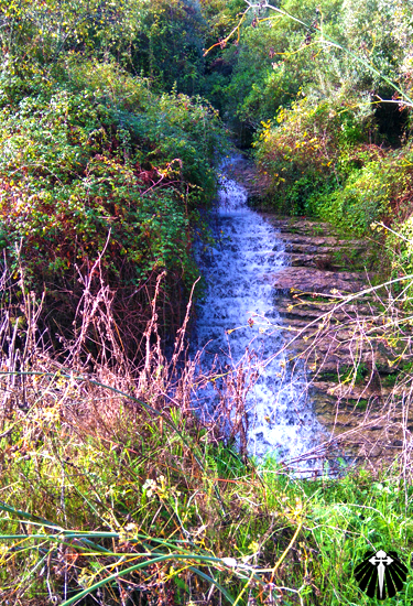 Uma pequena cachoeira para abrilhantar o Caminho, pena que o dia foi de muita chuva! Thumb