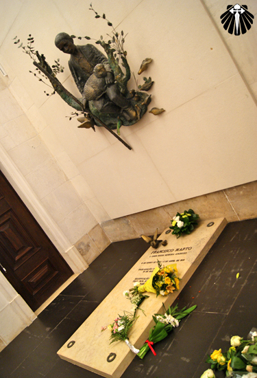 Túmulo do pastorinho Francisco Marto. Thumb