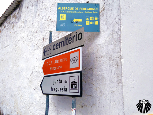 Sinalização em Azóia de Baixo, se tiver cansado fique por ali! Thumb