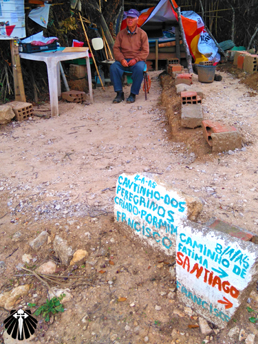 Cantinho dos Peregrinos criado por Sr. Francisco, com direito a carimbo e tudo! Thumb