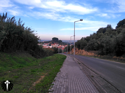Passeio público junto a nacional, muito comum no Caminho Português! Thumb