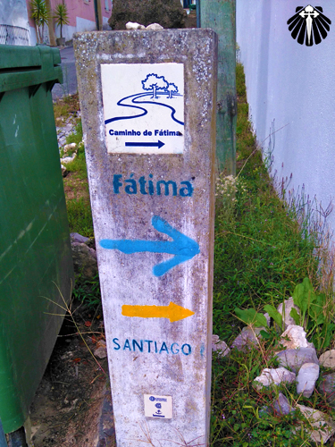 Sinalização do Caminho Português vai de mãos dadas com a sinalização do Caminho de Fátima! Thumb