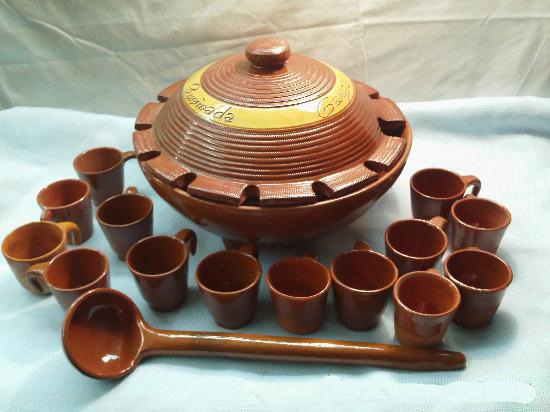 Utensílios tradicionais de barro para se fazer uma Queimada. Utensílios tradicionais de barro para se fazer uma Queimada.