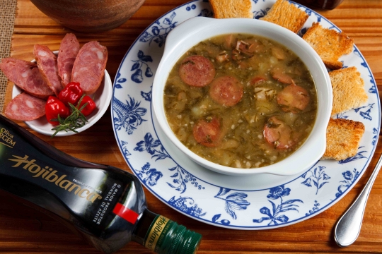 Caldo Galego uma ótima pedida no El Cebreiro. Caldo Galego uma ótima pedida no El Cebreiro.